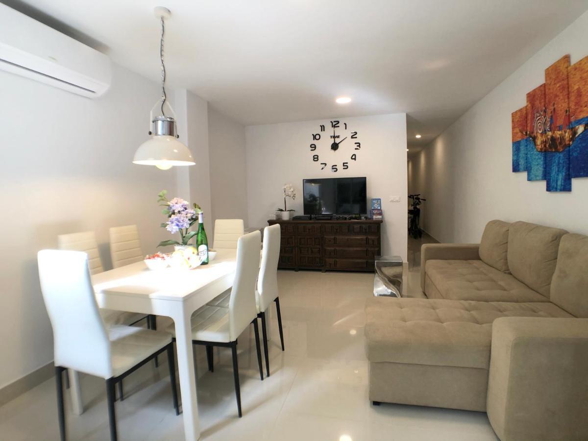 Calle San Carlos 132 Apartment